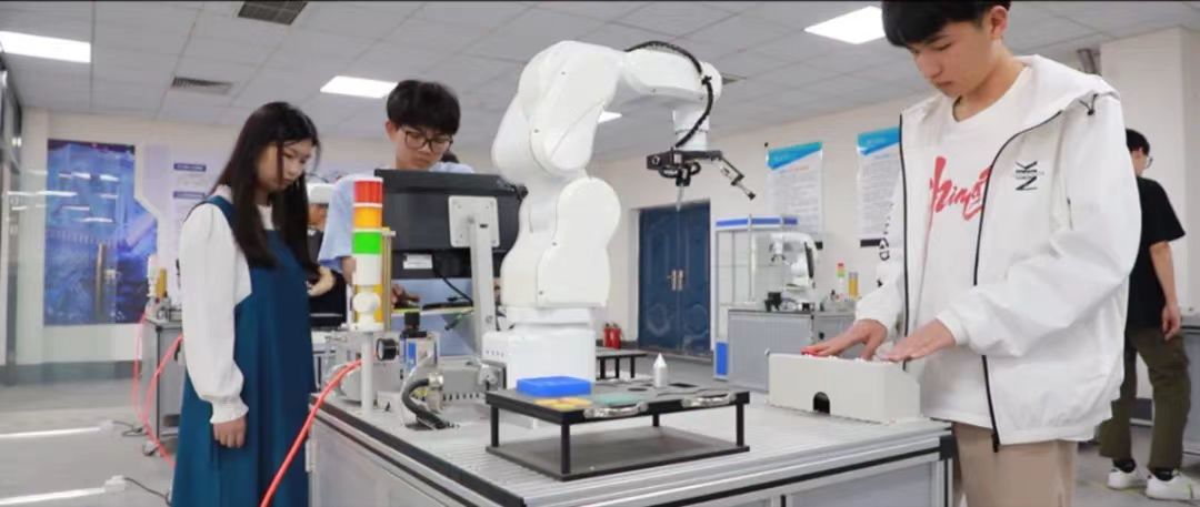 2023年保定学院人工智能专业介绍 聚焦人工智能应用软件